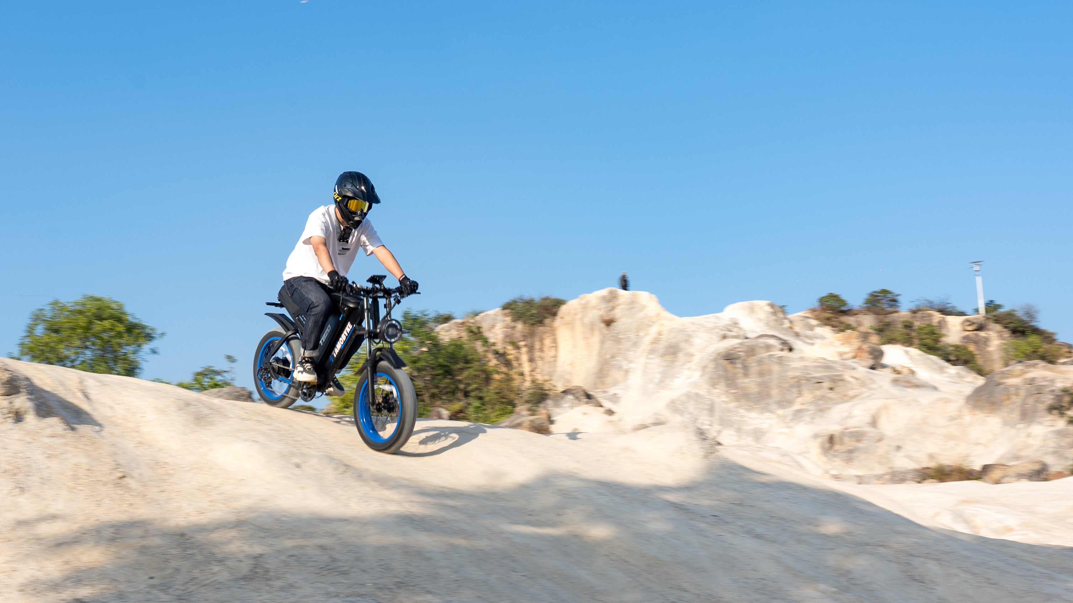 TB20 Fat Tire Electric Bike 2000W motor 48V 26AH battery Instrument with APP & NFC